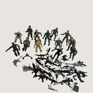 13 Military ACTION FIGURES Toy Soldiers LOT Army Mixed With over 30 Weapons